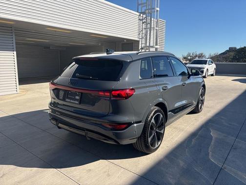 2025 Audi SQ6 e-tron Premium