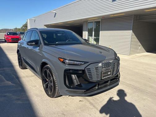 2025 Audi SQ6 e-tron Premium