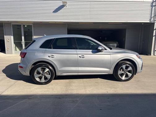 2022 Audi Q5 40 Premium Plus