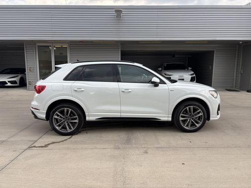 2025 Audi Q3 45 S line Premium