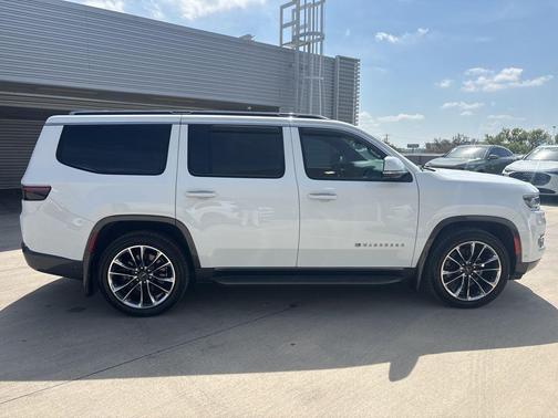 Bright White Clearcoat 2022 Jeep Wagoneer Series II
