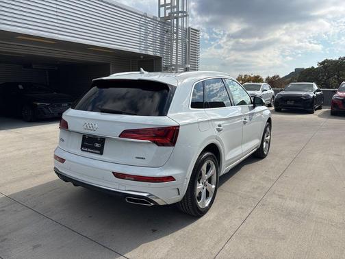 2023 Audi Q5 45 S line Prestige