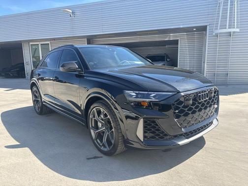 Mythos Black Metallic 2026 Audi RS Q8 4.0T quattro PERFORMANCE