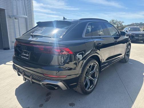 Mythos Black Metallic 2026 Audi RS Q8 4.0T quattro PERFORMANCE