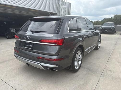 2025 Audi Q7 55 Premium