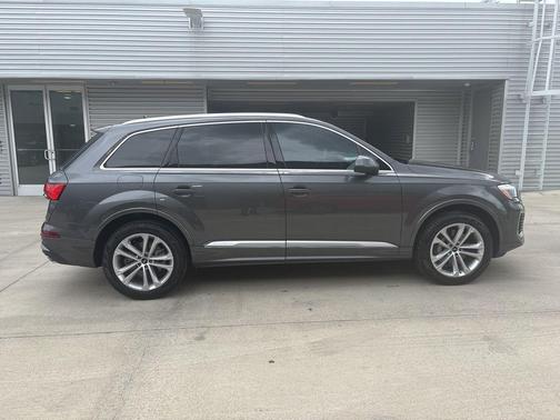 2025 Audi Q7 55 Premium