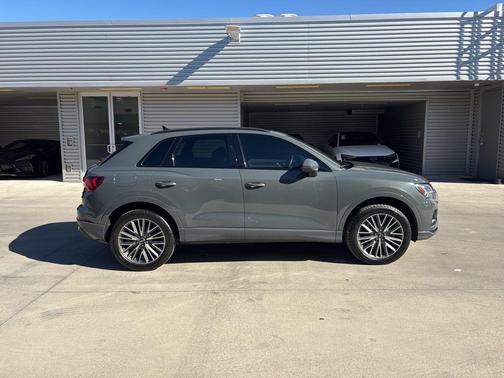 2024 Audi Q3 40 Premium