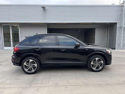 2025 Audi Q3 45 S line Premium