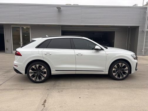 2026 Audi Q8 Premium Plus