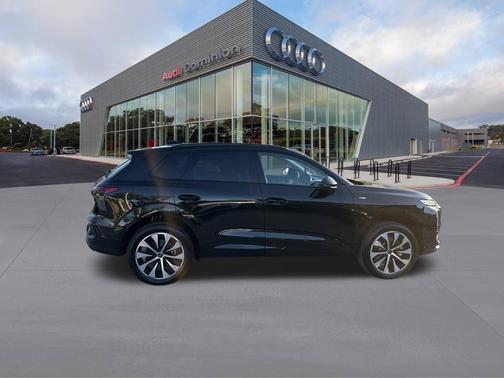 Mythos Black Metallic 2026 Audi Q3 S line