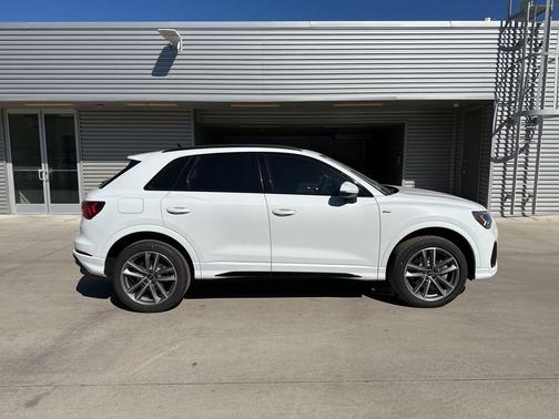 2025 Audi Q3 45 S line Premium