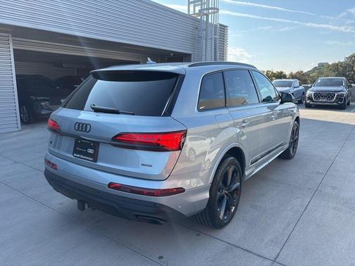 2025 Audi Q7 55 Premium