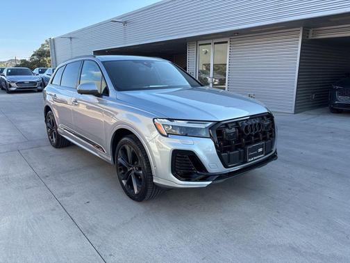 2025 Audi Q7 55 Premium