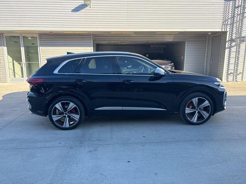 2025 Audi SQ5 3.0T quattro Premium