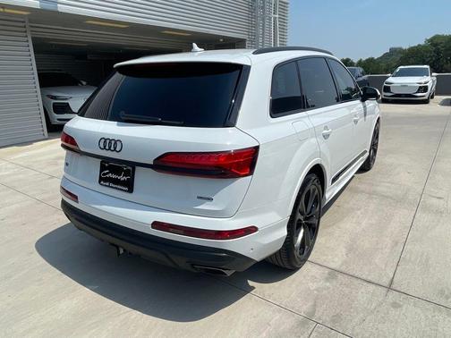 2025 Audi Q7 55 Premium Plus