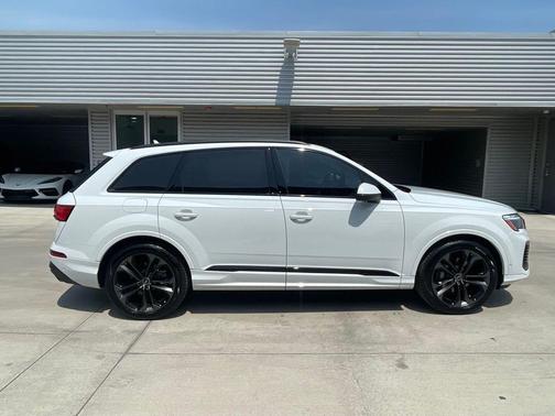 2025 Audi Q7 55 Premium Plus