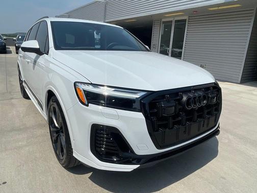 2025 Audi Q7 55 Premium Plus
