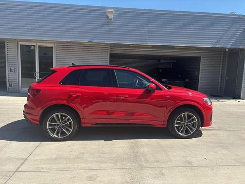 2025 Audi Q3 45 S line Premium