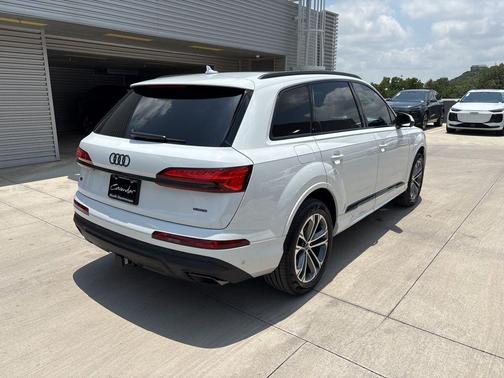 2025 Audi Q7 45 Premium Plus
