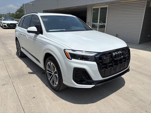 2025 Audi Q7 45 Premium Plus