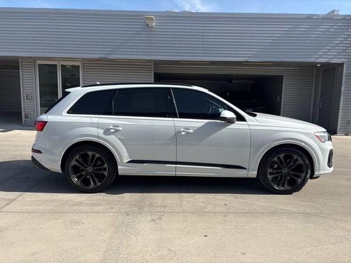 2026 Audi Q7 55 Premium Plus
