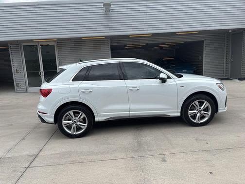 2024 Audi Q3 45 S line Premium