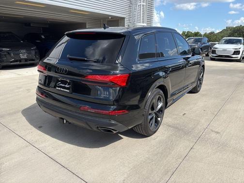 2025 Audi Q7 55 Premium Plus