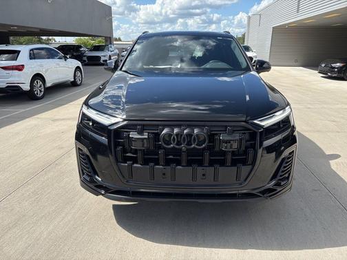 2025 Audi Q7 55 Premium Plus