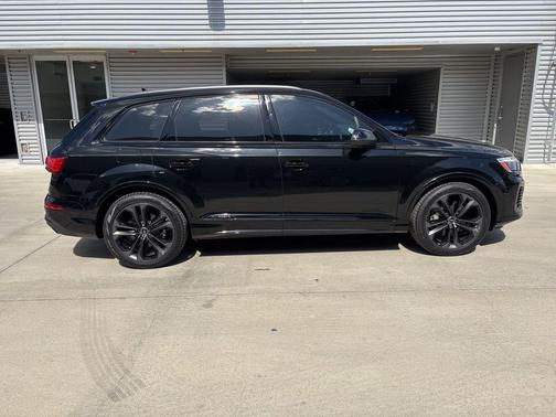 2025 Audi Q7 55 Premium Plus