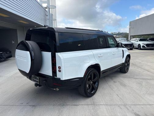 Fuji White 2025 Land Rover Defender P400 X-Dynamic SE