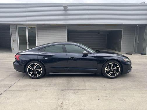 2023 Audi e-tron GT Premium Plus