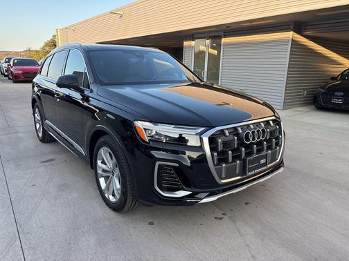 2025 Audi Q7 55 Premium
