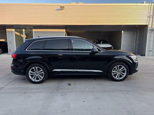 2025 Audi Q7 55 Premium
