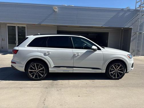 2023 Audi Q7 55 Premium Plus