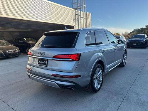 2025 Audi Q7 45 Premium