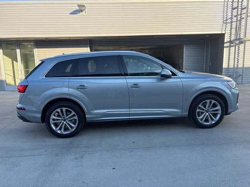 2025 Audi Q7 45 Premium