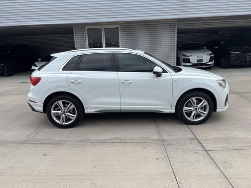 2024 Audi Q3 45 S line Premium