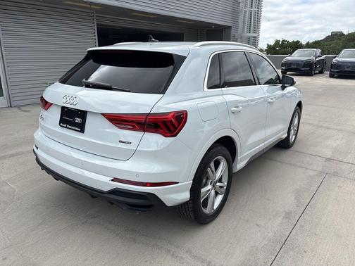 2024 Audi Q3 45 S line Premium