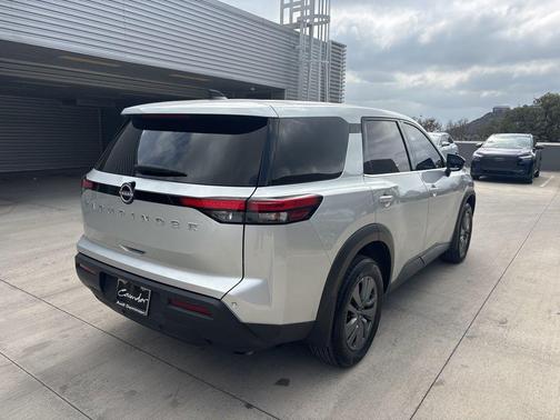 2024 Nissan Pathfinder S