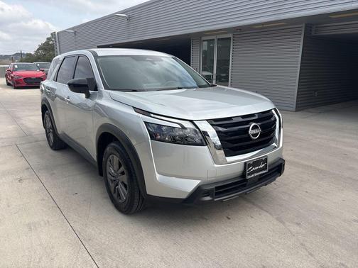 2024 Nissan Pathfinder S
