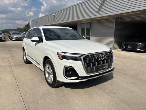 2025 Audi Q7 55 Premium