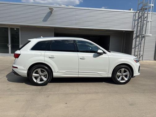 2025 Audi Q7 55 Premium