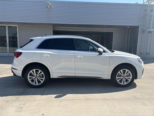 2025 Audi Q3 45 S line Premium