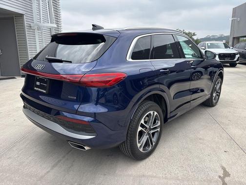 Navarra Blue Metallic 2025 Audi Q5 2.0T quattro Premium