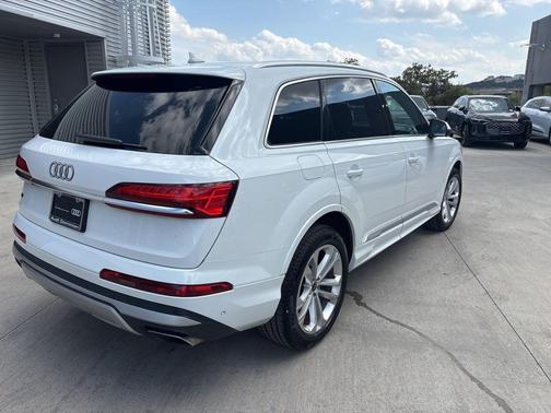 Carrara White 2025 Audi Q7 55 Premium