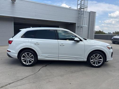 Carrara White 2025 Audi Q7 55 Premium
