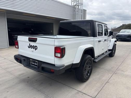 2024 Jeep Gladiator Sport