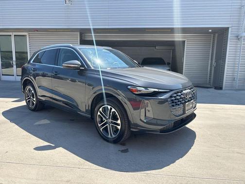 Tambora Gray Metallic 2025 Audi Q5 2.0T quattro Premium