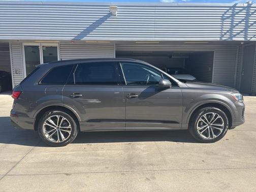 2025 Audi Q7 45 Premium