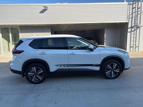 2024 Nissan Rogue SL